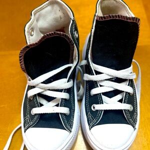 Girls Platform Converse – Almost Excellent Condition
Trendy platform.